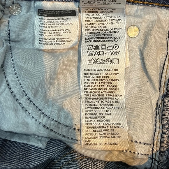 Levi’s '94 Baggy Jeans - Size 26 Medium Wash - Picture 7 of 9